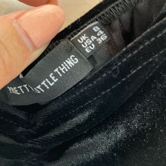 Pretty Little Thing Black Ruched Cross Back Velvet Crop Top - Picture 7 of 11